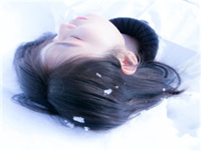 黑人超大超長    女3,時尚新寵：超大長裙驚艷亮相